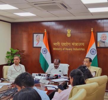 Union Minister Shri H.D. Kumaraswamy addressed a media briefing on the "Scheme to Promote Manufacturing of Electric Passenger Cars in India". He was accompanied by Secretary, MHI, Shri Kamran Rizvi and Additional Secretary, MHI, Dr. Hanif Qureshi